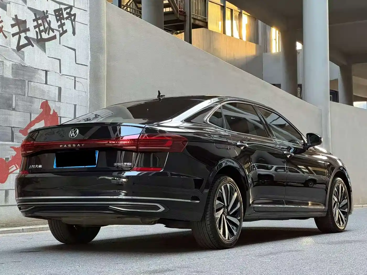 Volkswagen Passat 2022 330TSI Starlight Luxury Edition фото 5