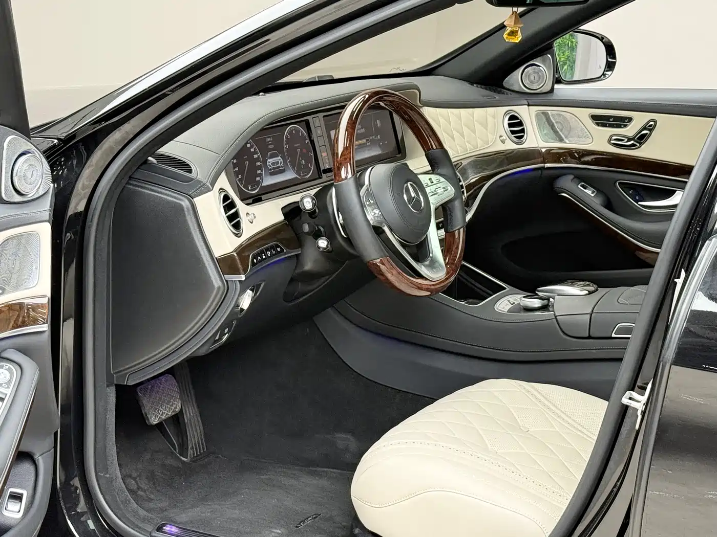 Mercedes-Benz Maybach S-Class 2015 S 500 4MATIC фото 12