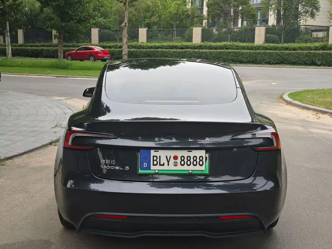 Фото 14 - Tesla Model 3