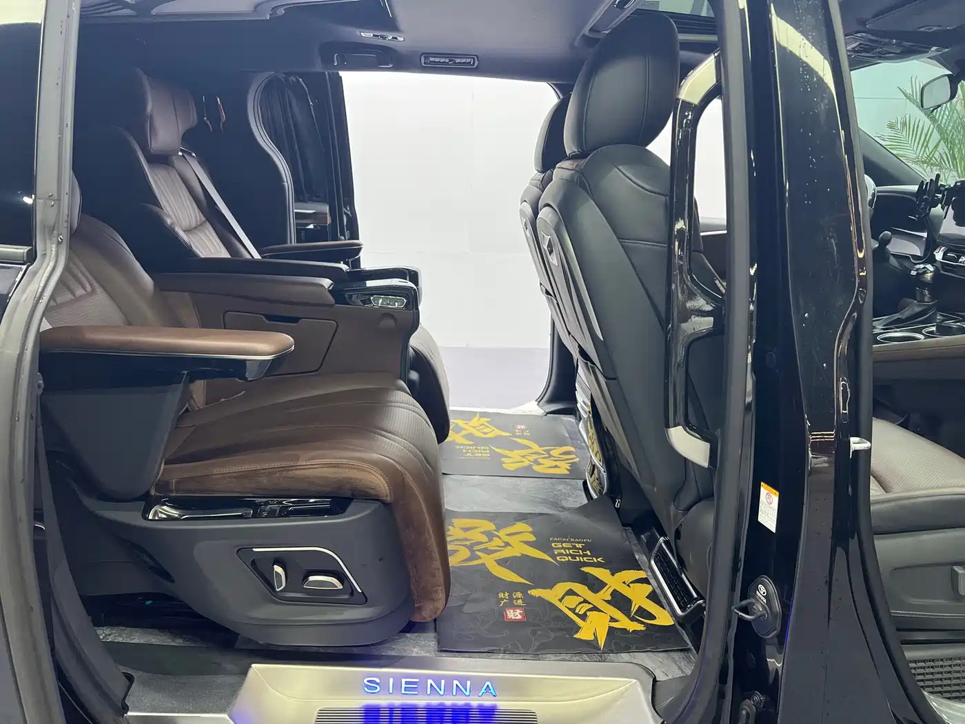 TOYOTA SIENNA