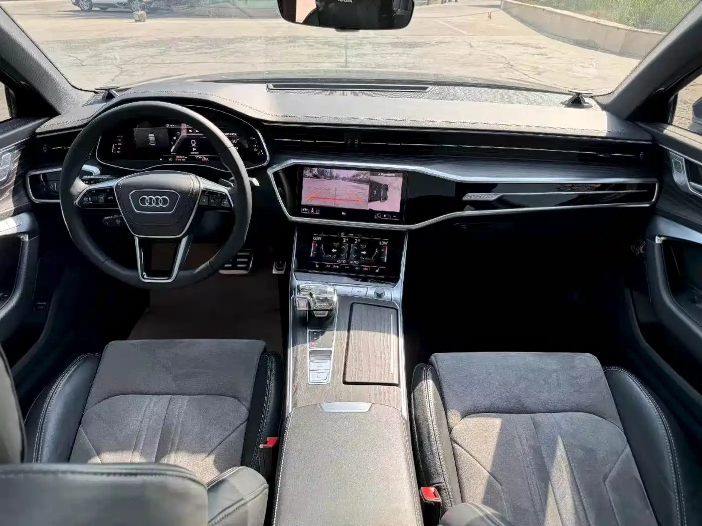 Фото 5 - Audi A6L