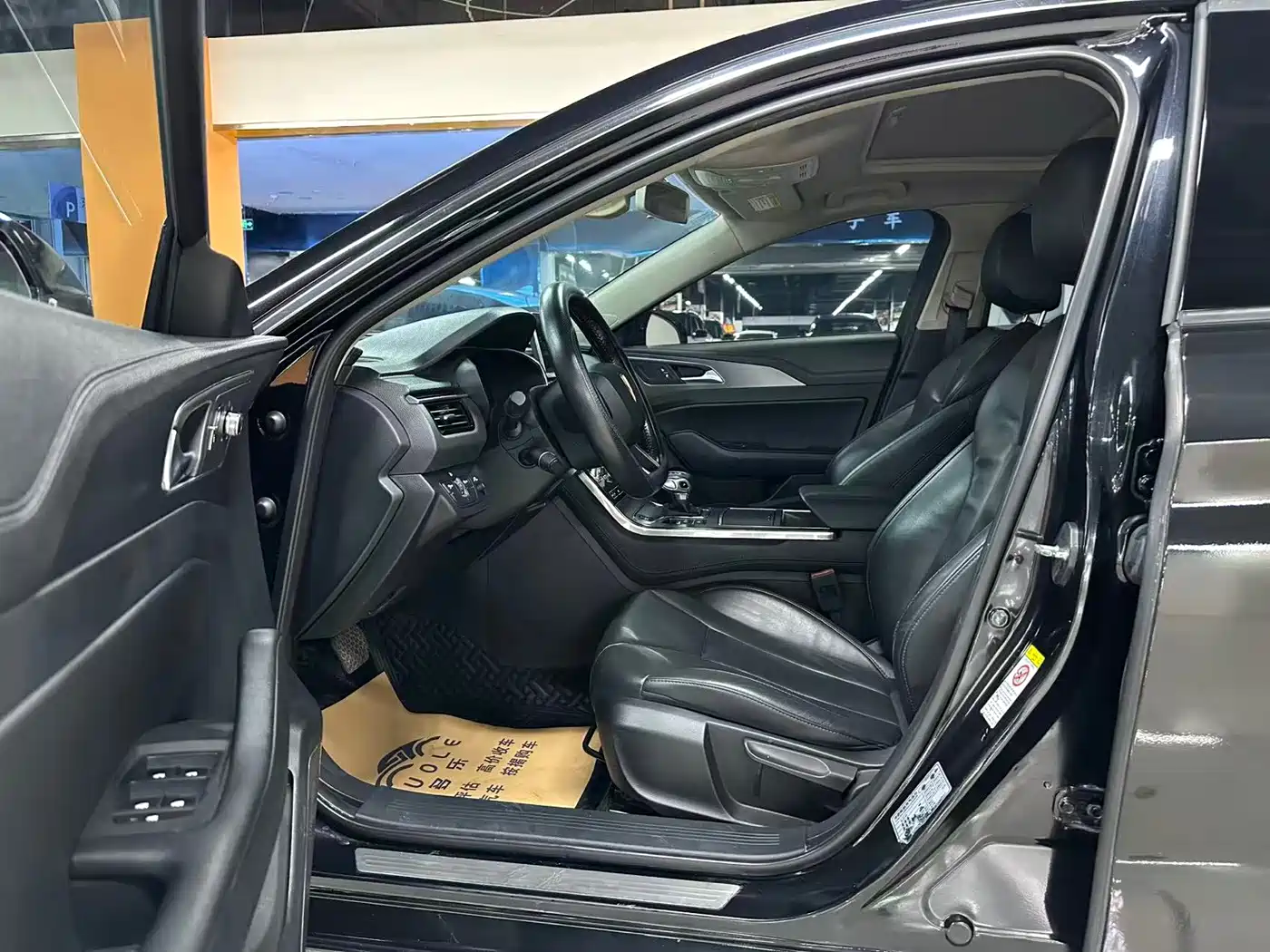 Фото 5 - Hongqi H5
