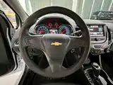 Photo 11 - Chevrolet Cruze