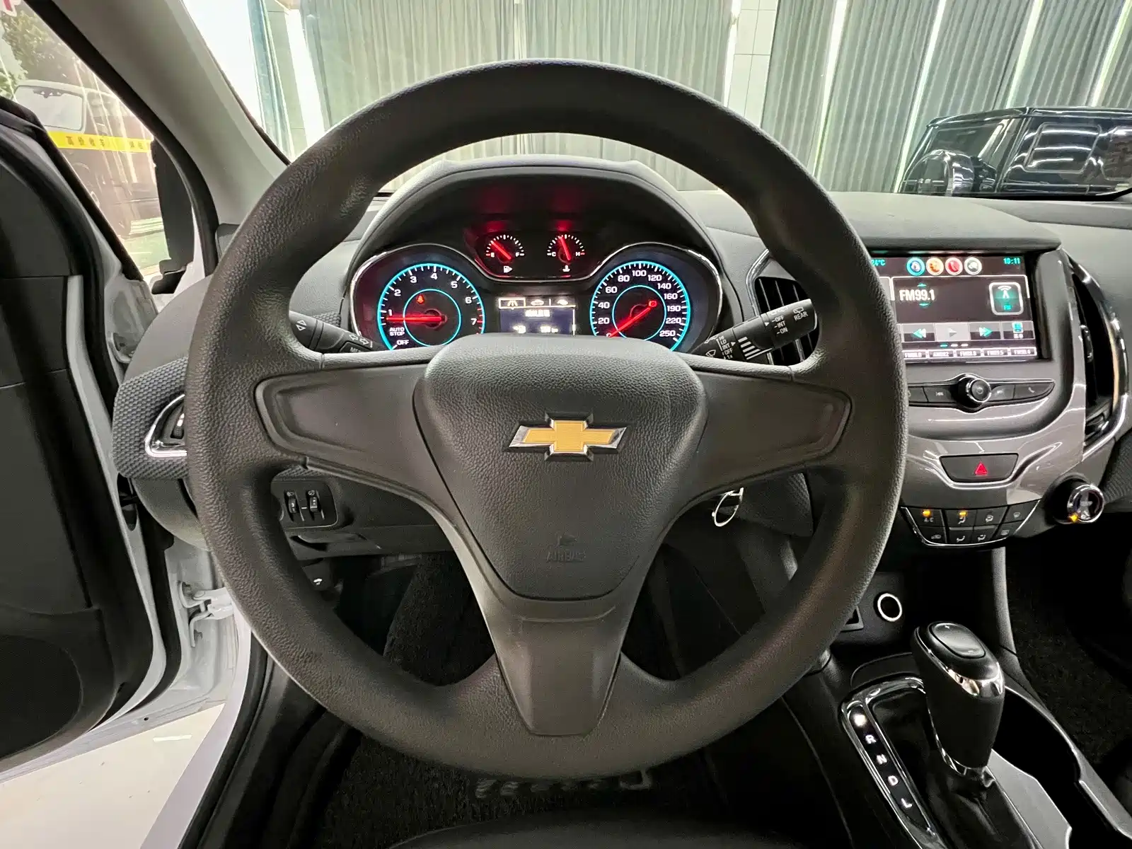 Photo 11 - Chevrolet Cruze