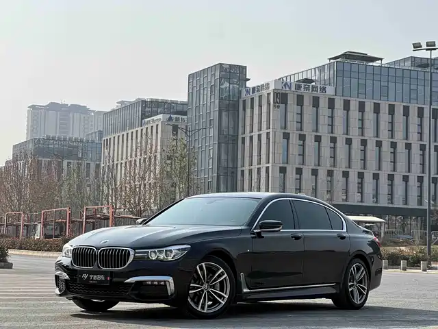BMW 7 SERIES