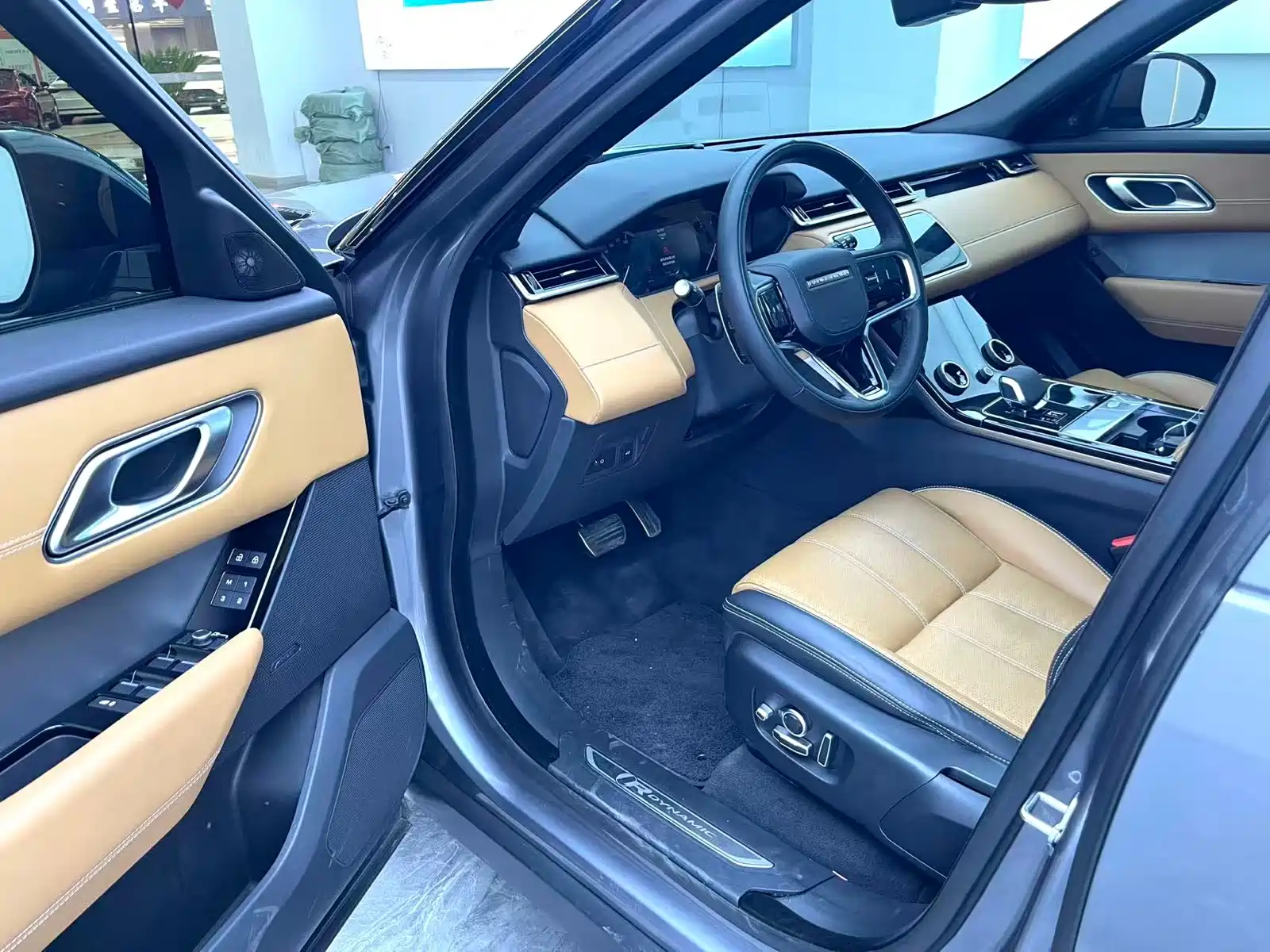 Фото 4 - Land Rover Range Rover Velar