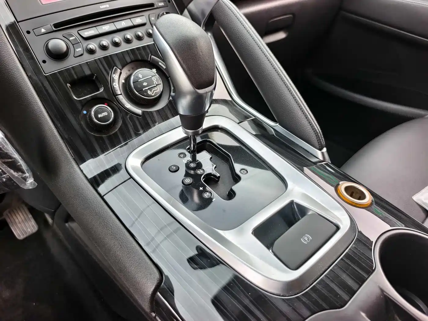 Peugeot 3008 2015 1.6THP Automatic Trend Edition фото 6