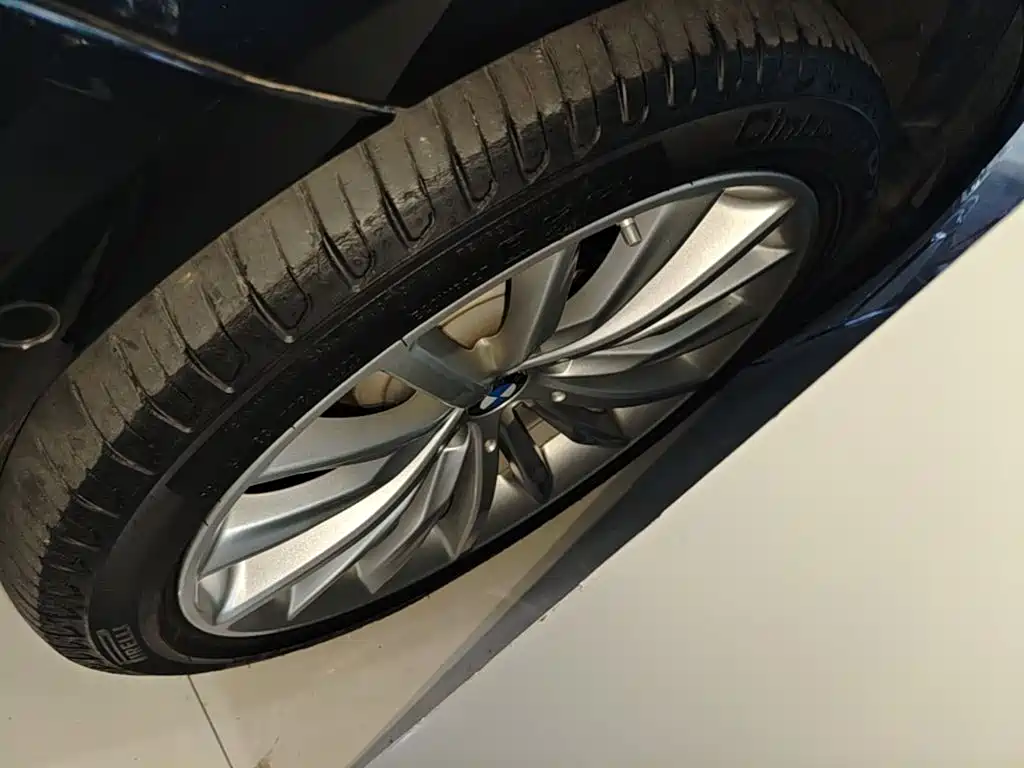 Фото 23 - BMW 5 Series