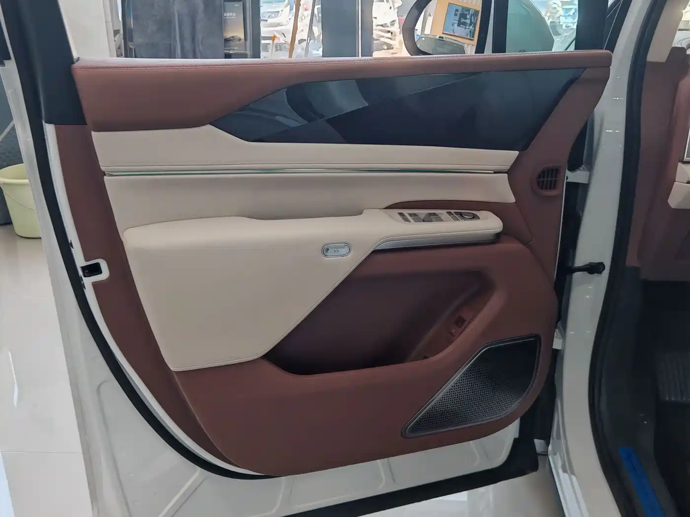 BYD Xia 2025 2025 DM-i 1.5T 180km Surpass Edition