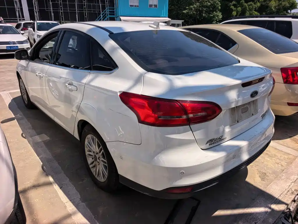 Фото 4 - Ford Focus