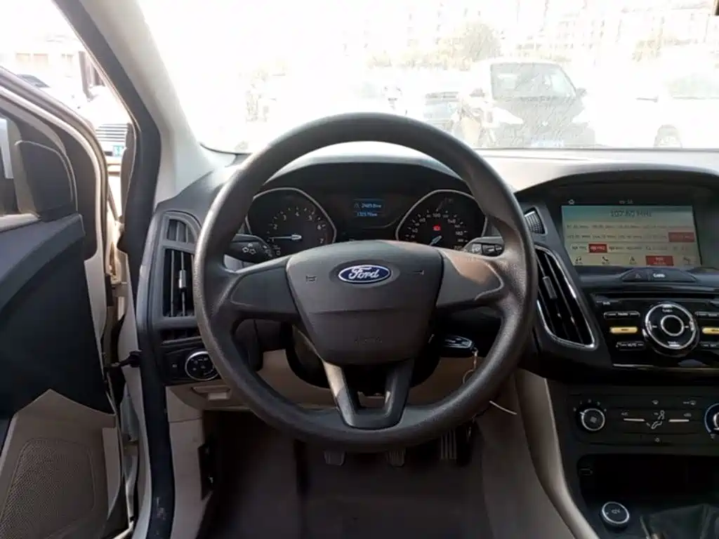 Фото 11 - Ford Focus