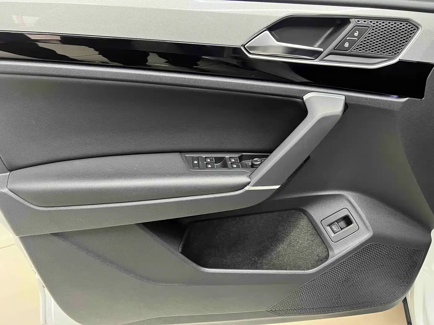 Volkswagen Tayron 2022 280TSI 2WD Luxury Smart Connect Edition фото 8