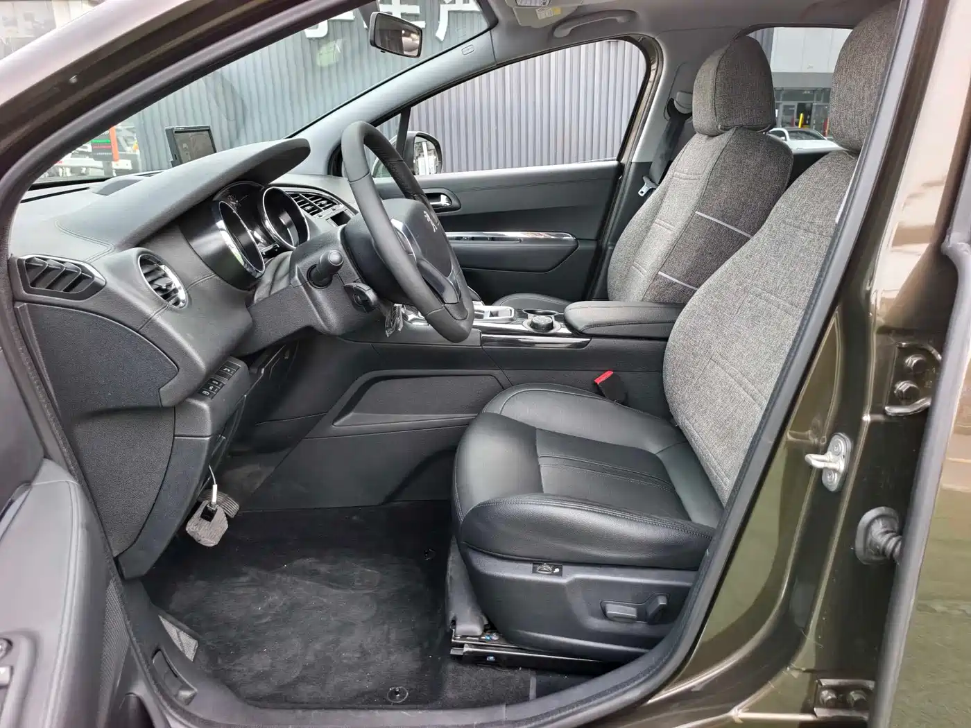 Peugeot 3008 2015 1.6THP Automatic Trend Edition фото 9