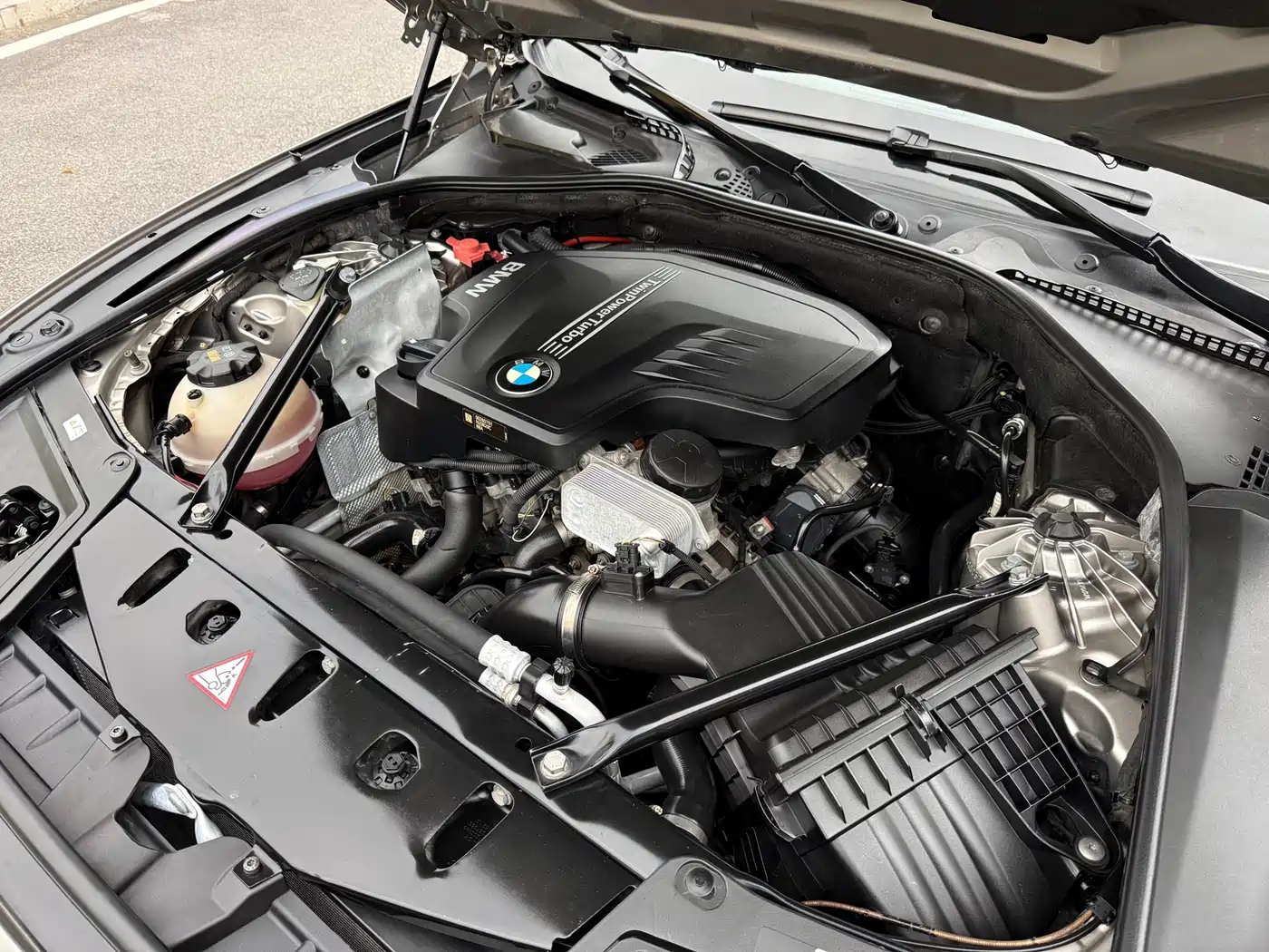 BMW 5 Series 2014 525Li Leading фото 32