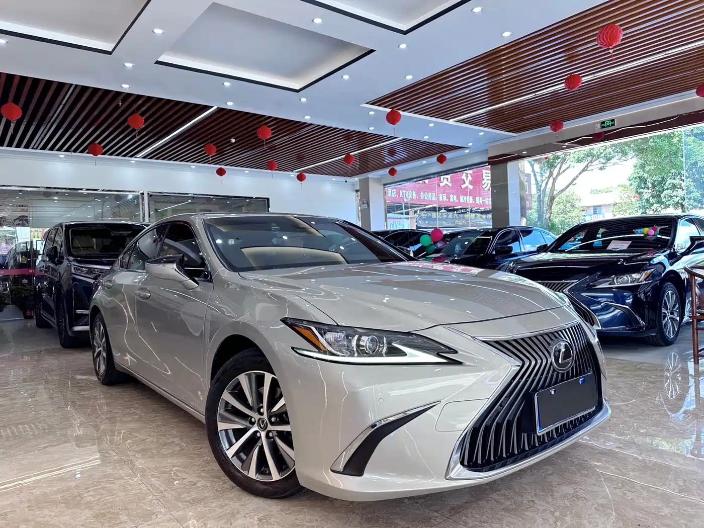 Фото 3 - Lexus ES