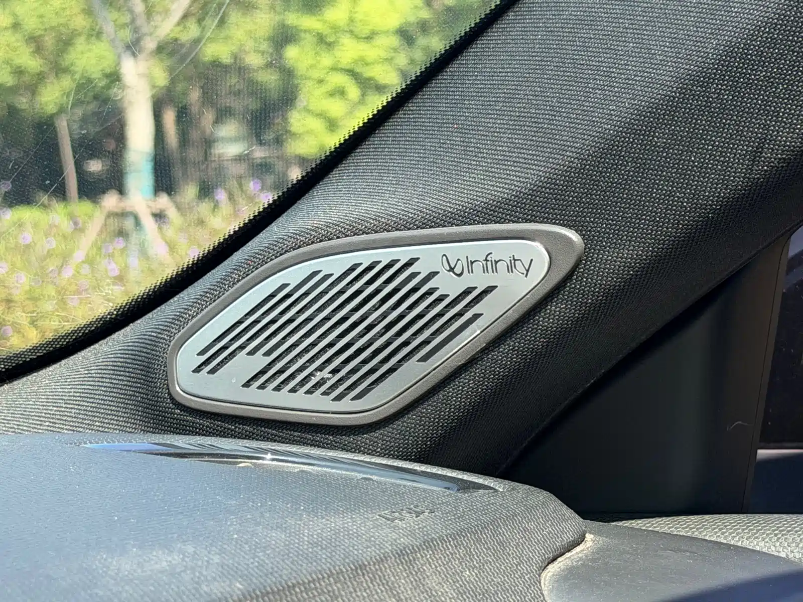 Фото 9 - Lynk & Co 03