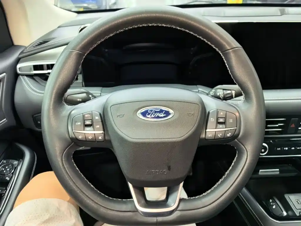 Фото 11 - Ford Edge