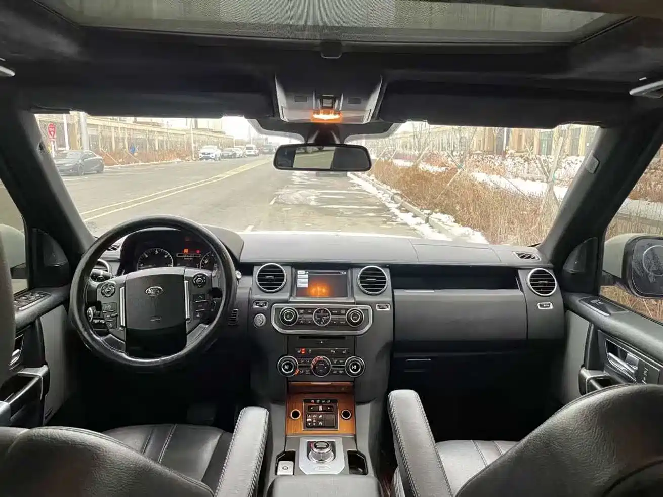 Land Rover Discovery 2015 3.0 SDV6 HSE Diesel фото 5
