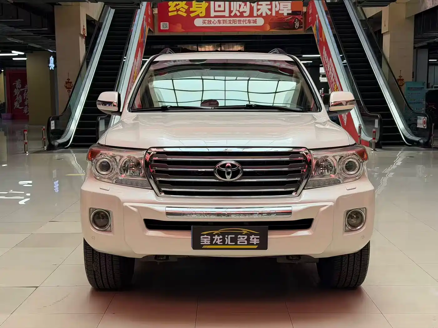 Toyota Land Cruiser (Import) 2015 4.0L V6 Middle East Low Configuration Edition фото 2