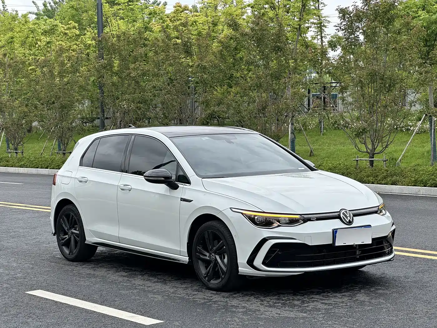 Volkswagen Golf 2023 280TSI DSG R-Line Lite фото 3