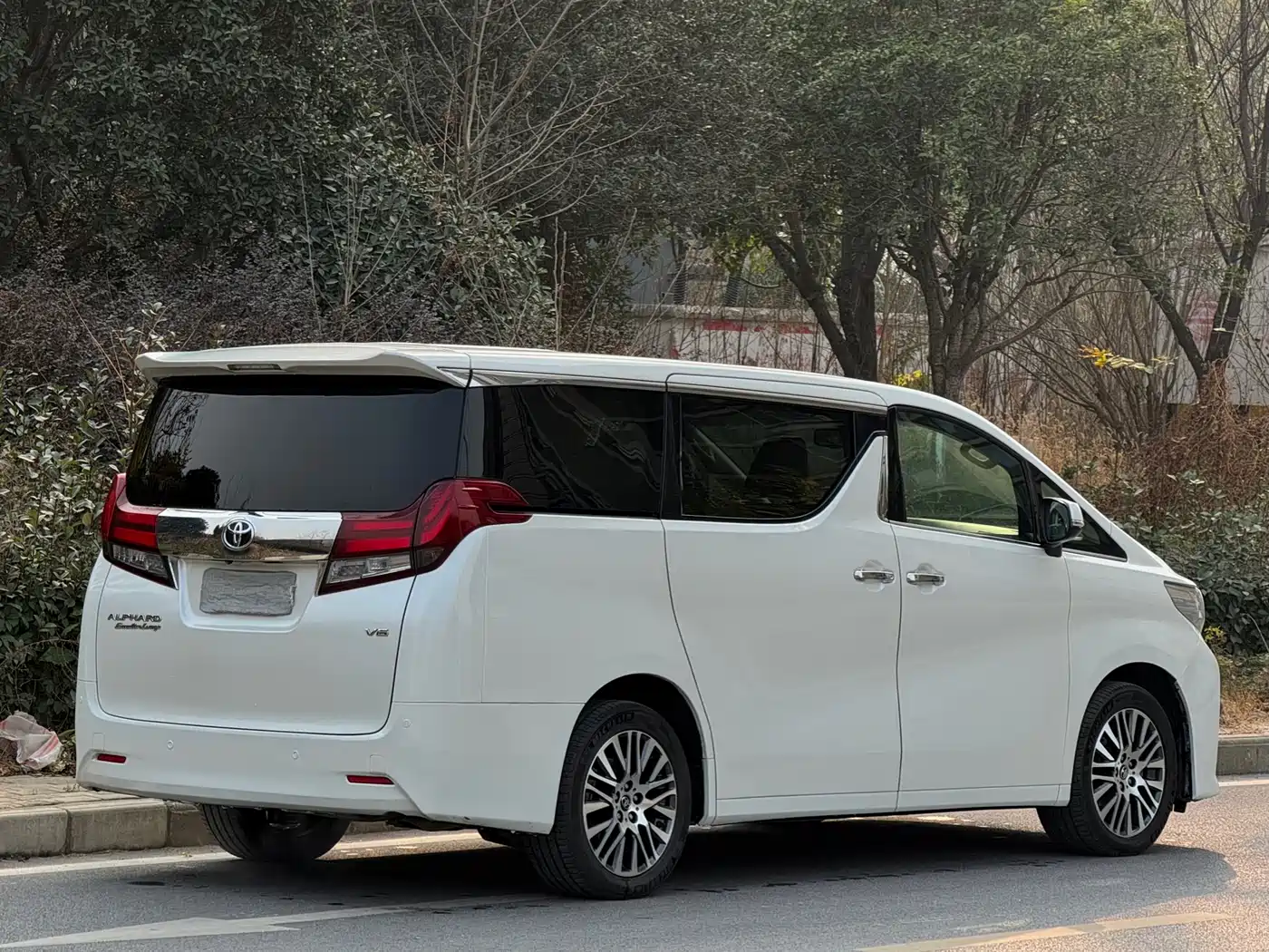 Toyota Alphard 2015 3.5L Premium Edition фото 3