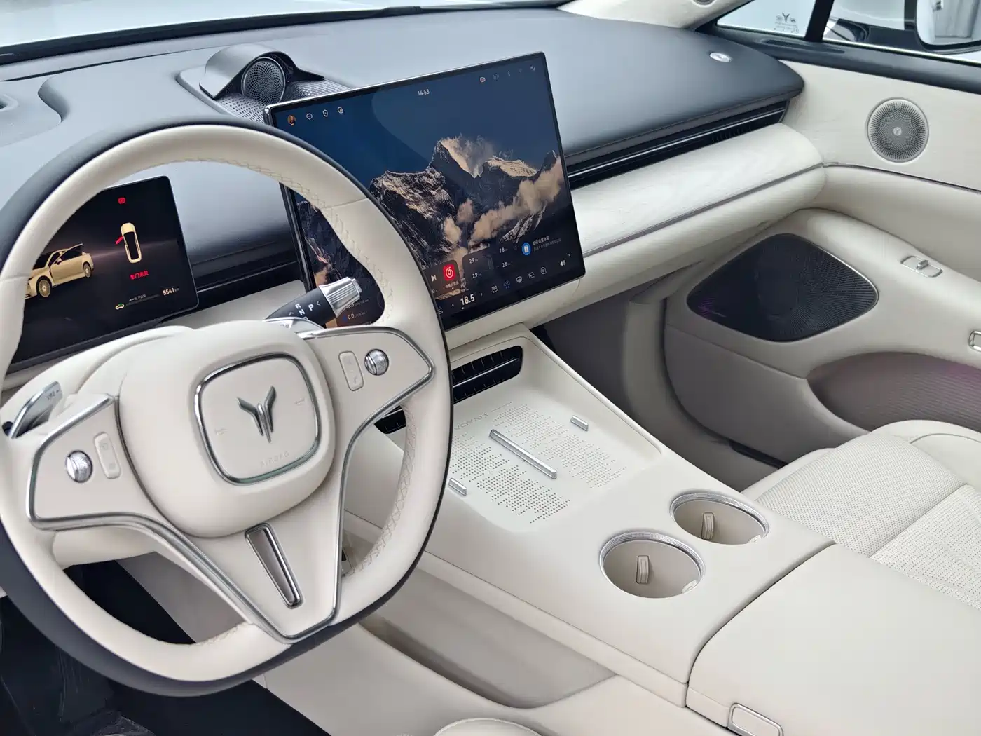 Voyah Auto VOYAH Zhuiguang L 2025 2025 Mid-configuration Model