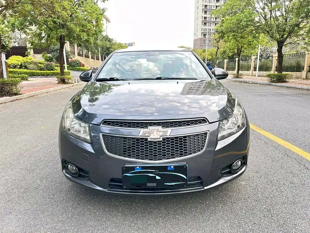 Photo 12 - Chevrolet Cruze