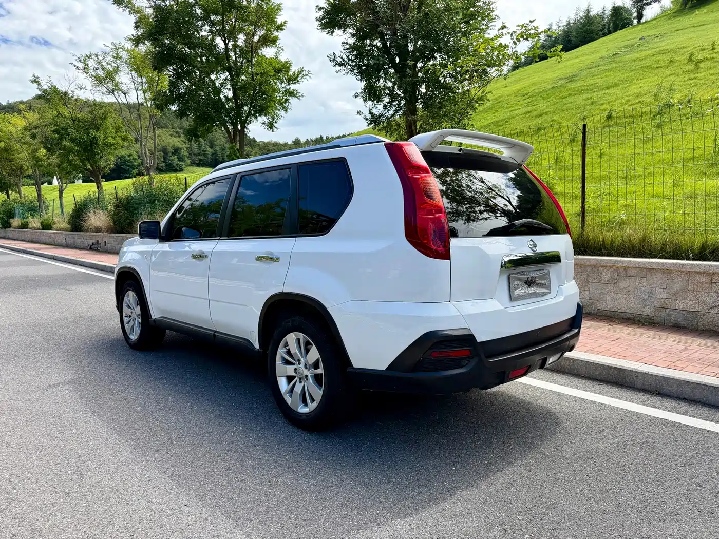 Dongfeng Fengdu MX6 2015 2015 2.0L CVT 2WD Dream Edition