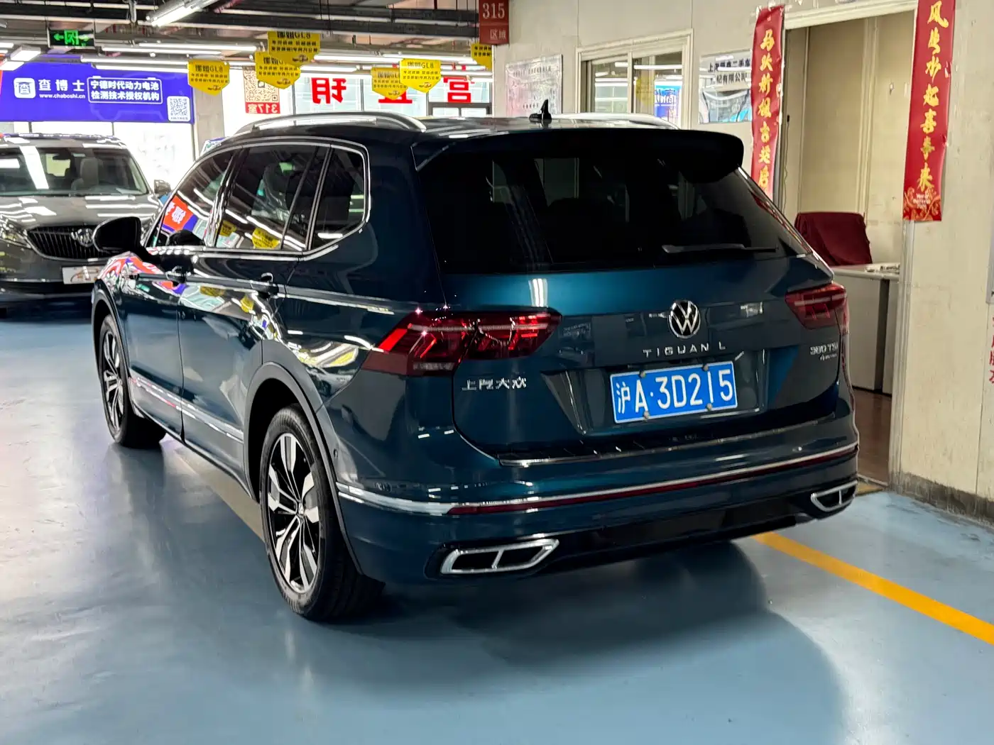 Volkswagen Tiguan L 2022 380TSI Automatic 4WD R-Line Flagship 7-Seater фото 3