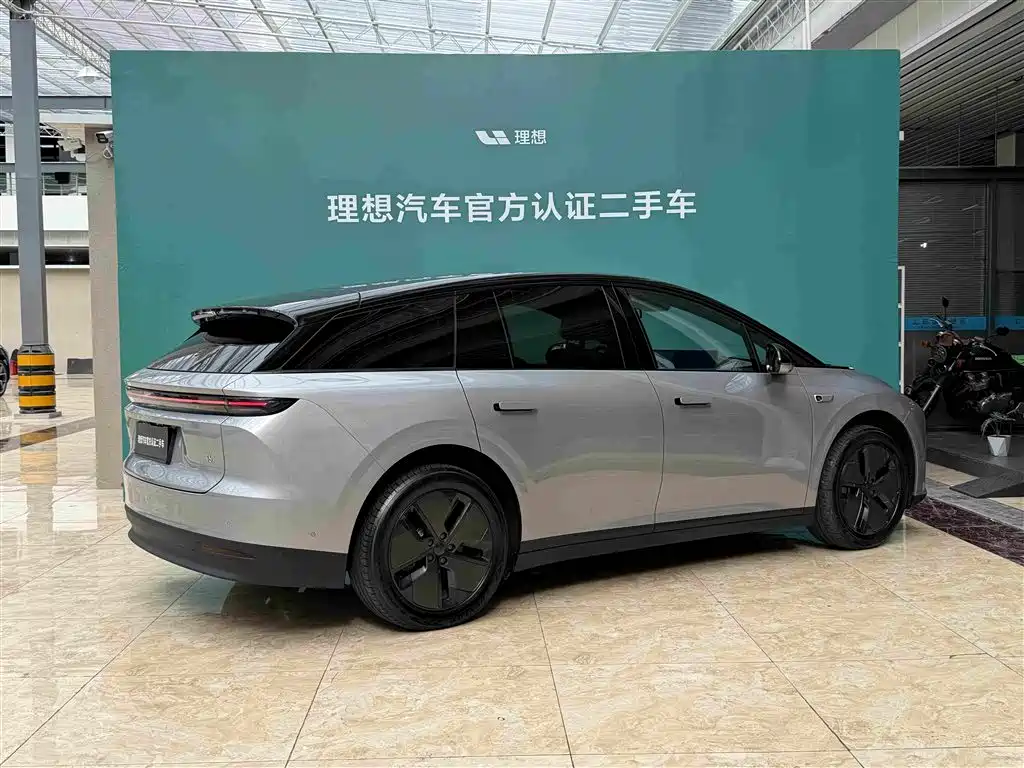 صورة 22 - Li Auto i6