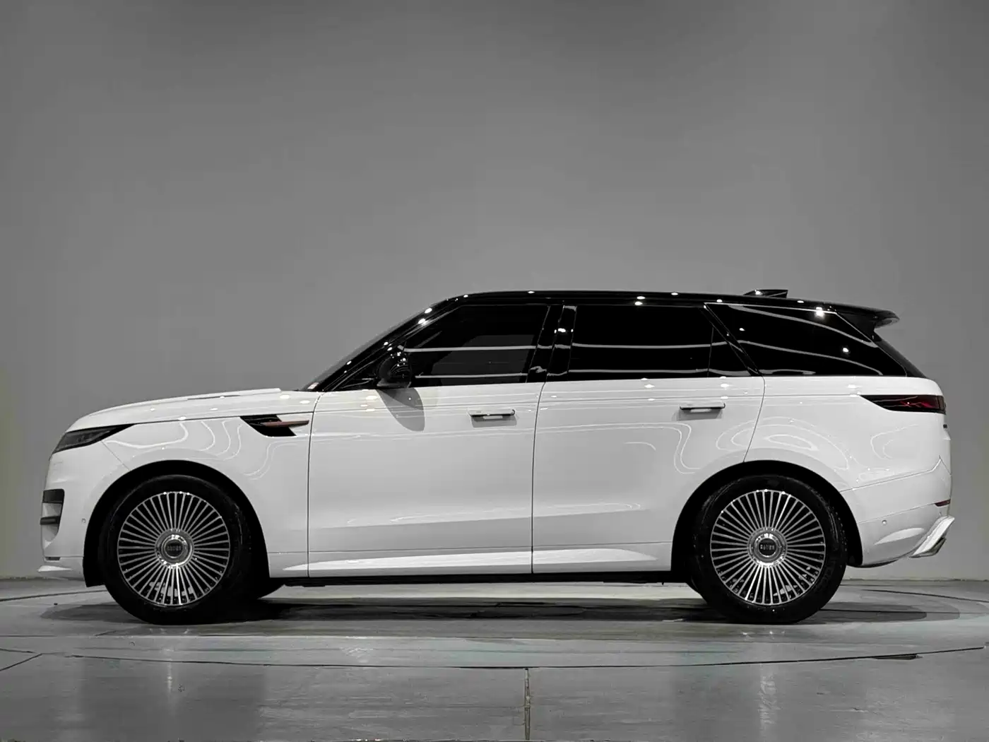 Land Rover Range Rover Sport 2023 400PS Dynamic SE фото 16