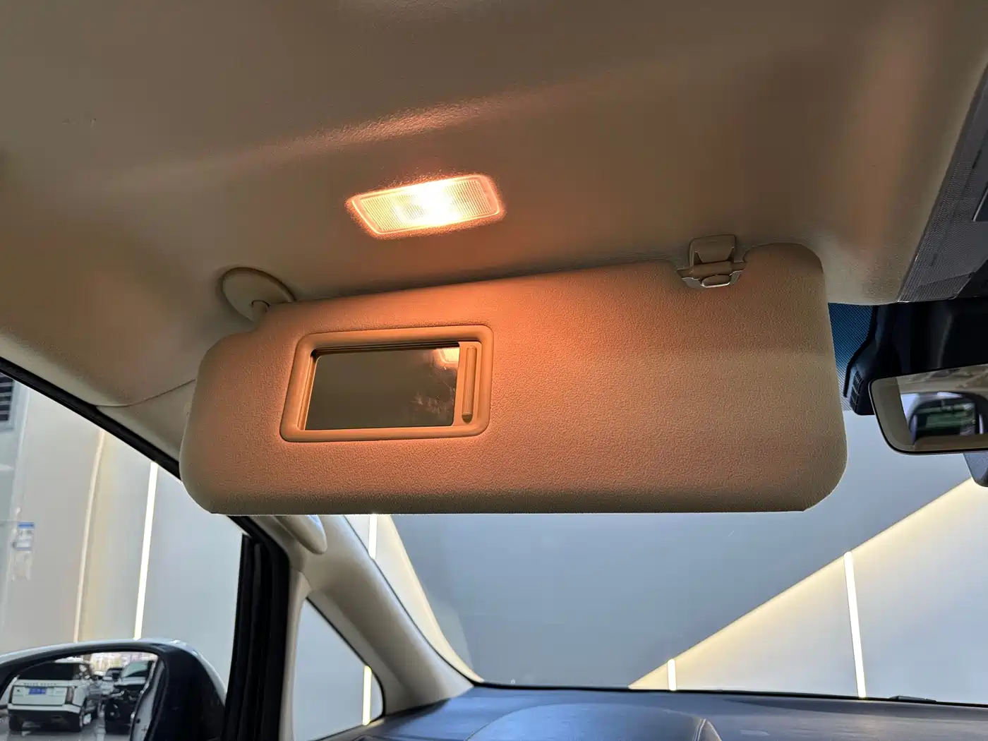 Toyota Alphard 2021 Hybrid 2.5L Premium фото 14