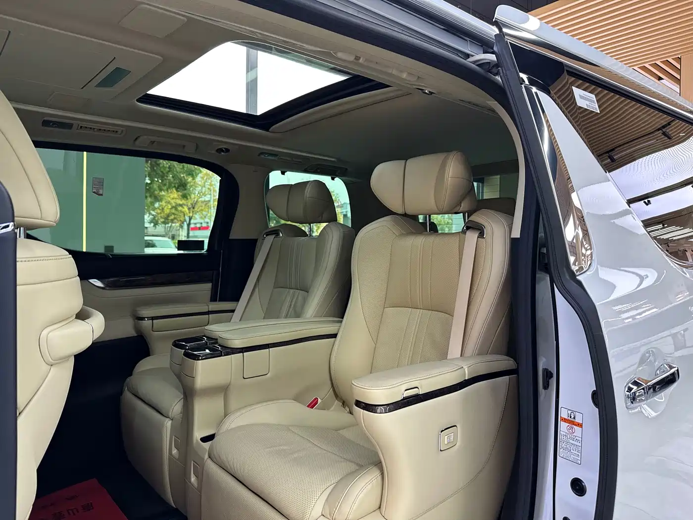 Toyota Alphard 2021 Hybrid 2.5L Premium фото 22