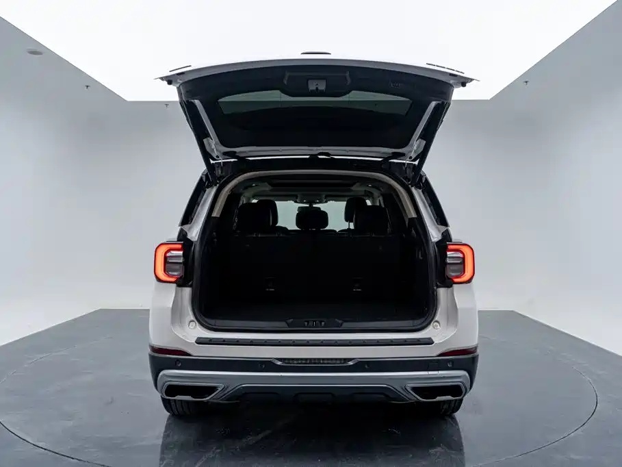 Photo 9 - Ford Explorer