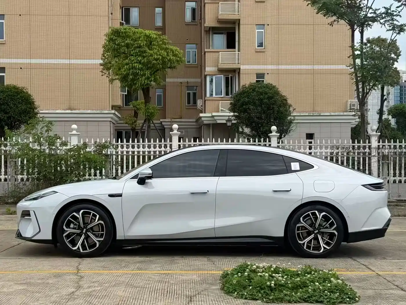 Geely Galaxy Galaxy E8 2025 700km Long Voyage Smart Drive Edition фото 6