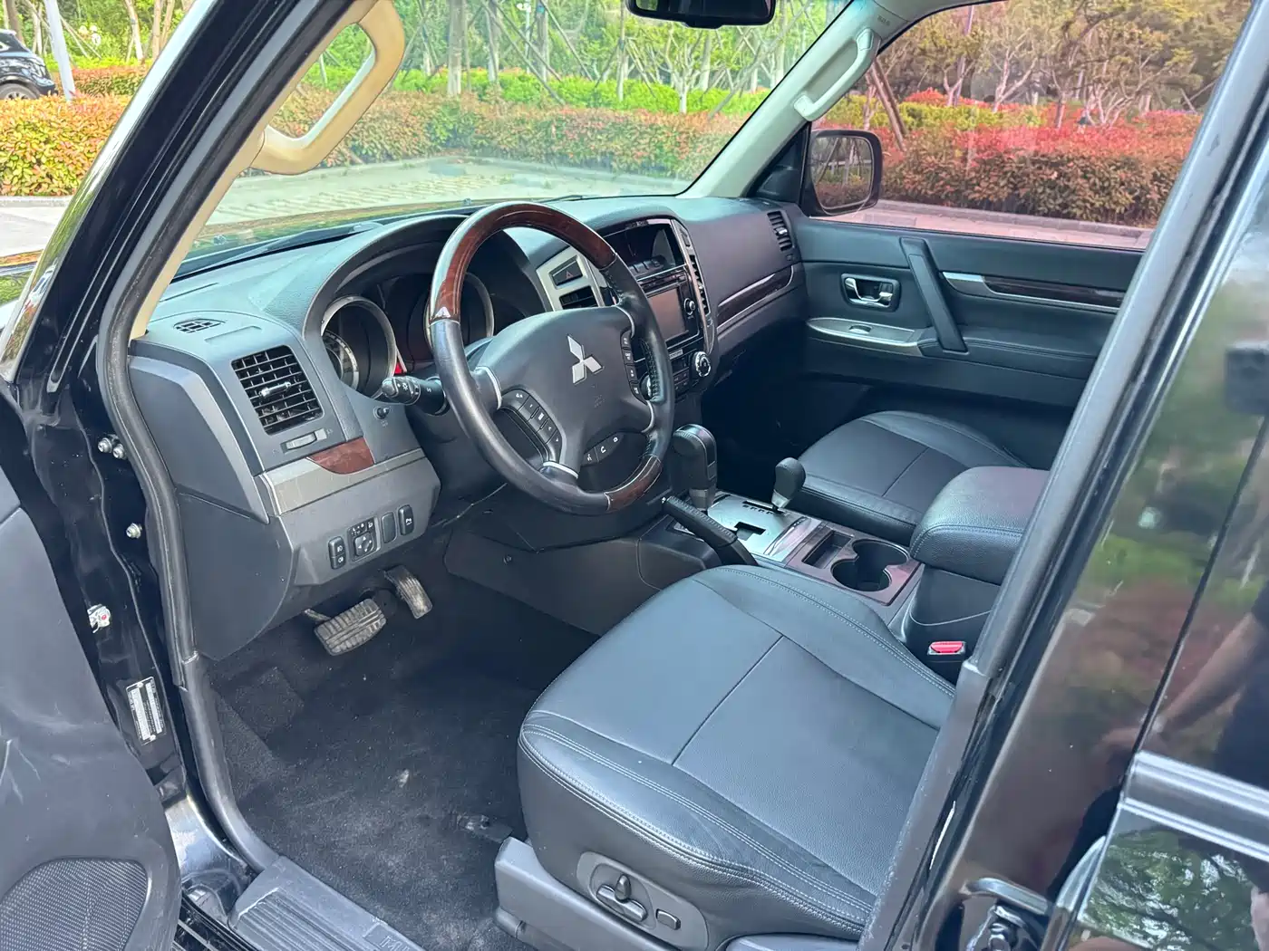 Mitsubishi Pajero (Import) 2018 3.0L Automatic Luxury Edition фото 4