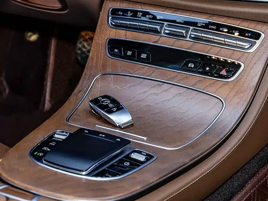 Mercedes-Benz E-Class 2023 E 300 L Fashion фото 28
