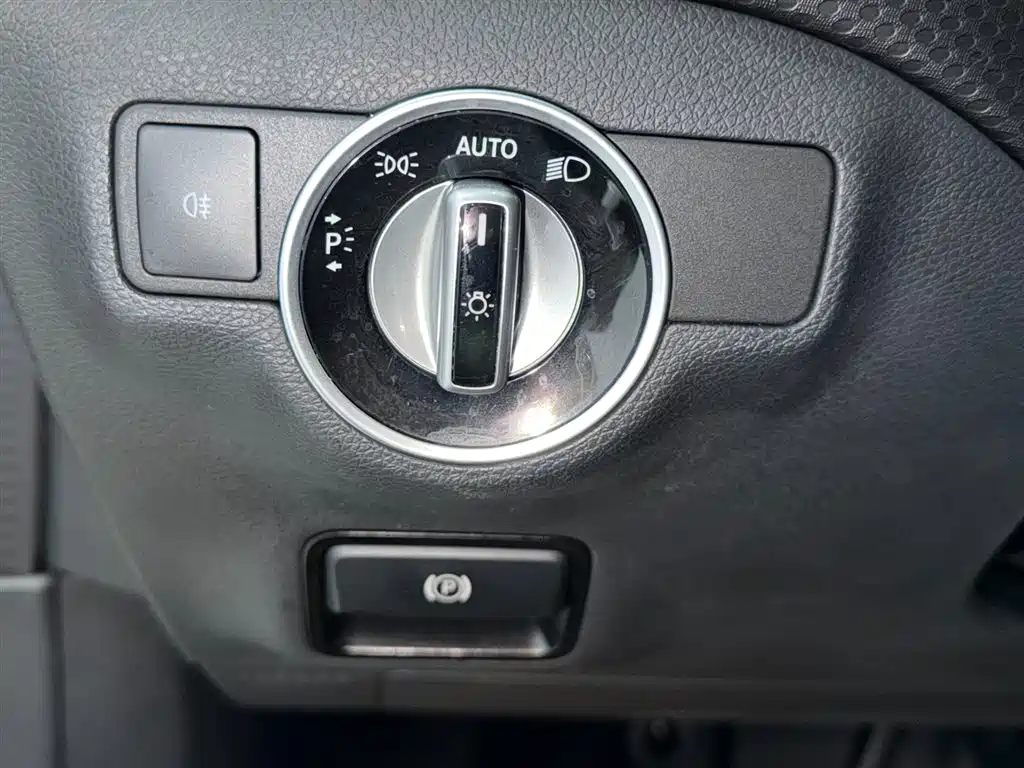 Mercedes-Benz A-Class (Import) 2017 Facelift A 200 Dynamic фото 26