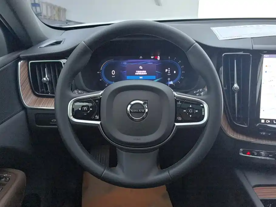 Volvo XC60 2025 2025 B5 AWD Smart Elite Luxury Edition