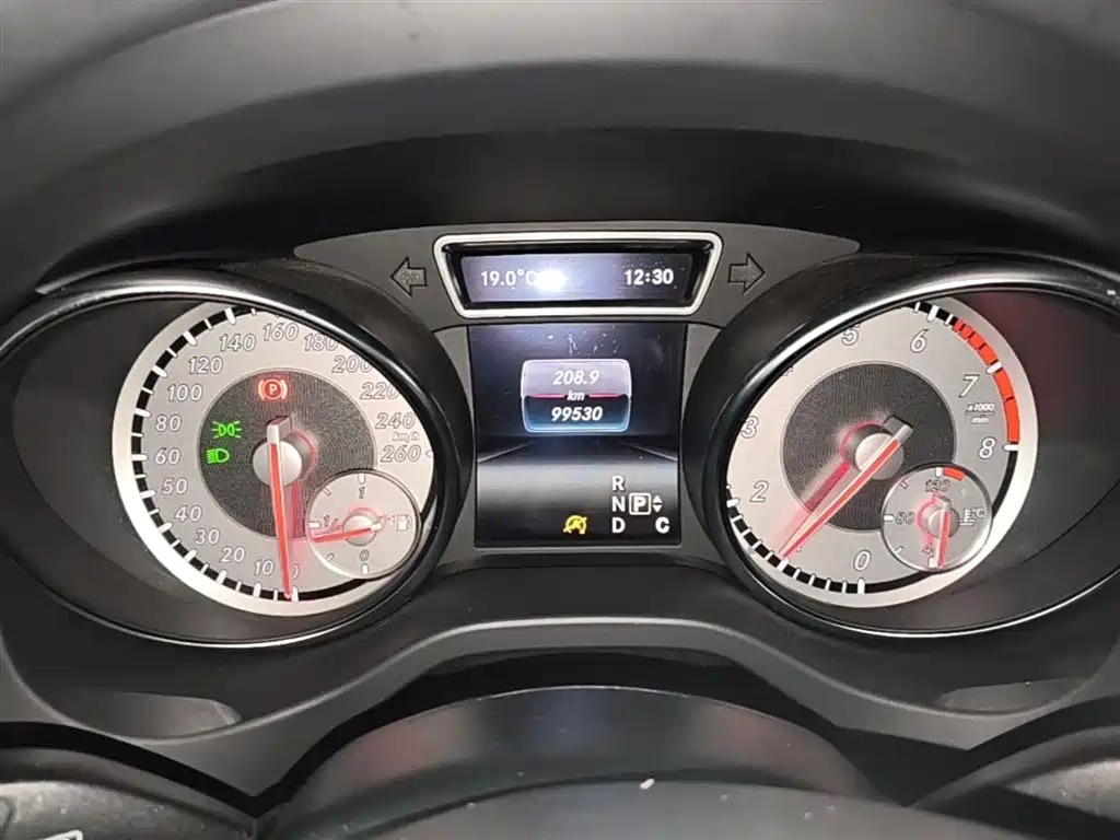 Mercedes-Benz GLA 2016 GLA 200 Fashion фото 12