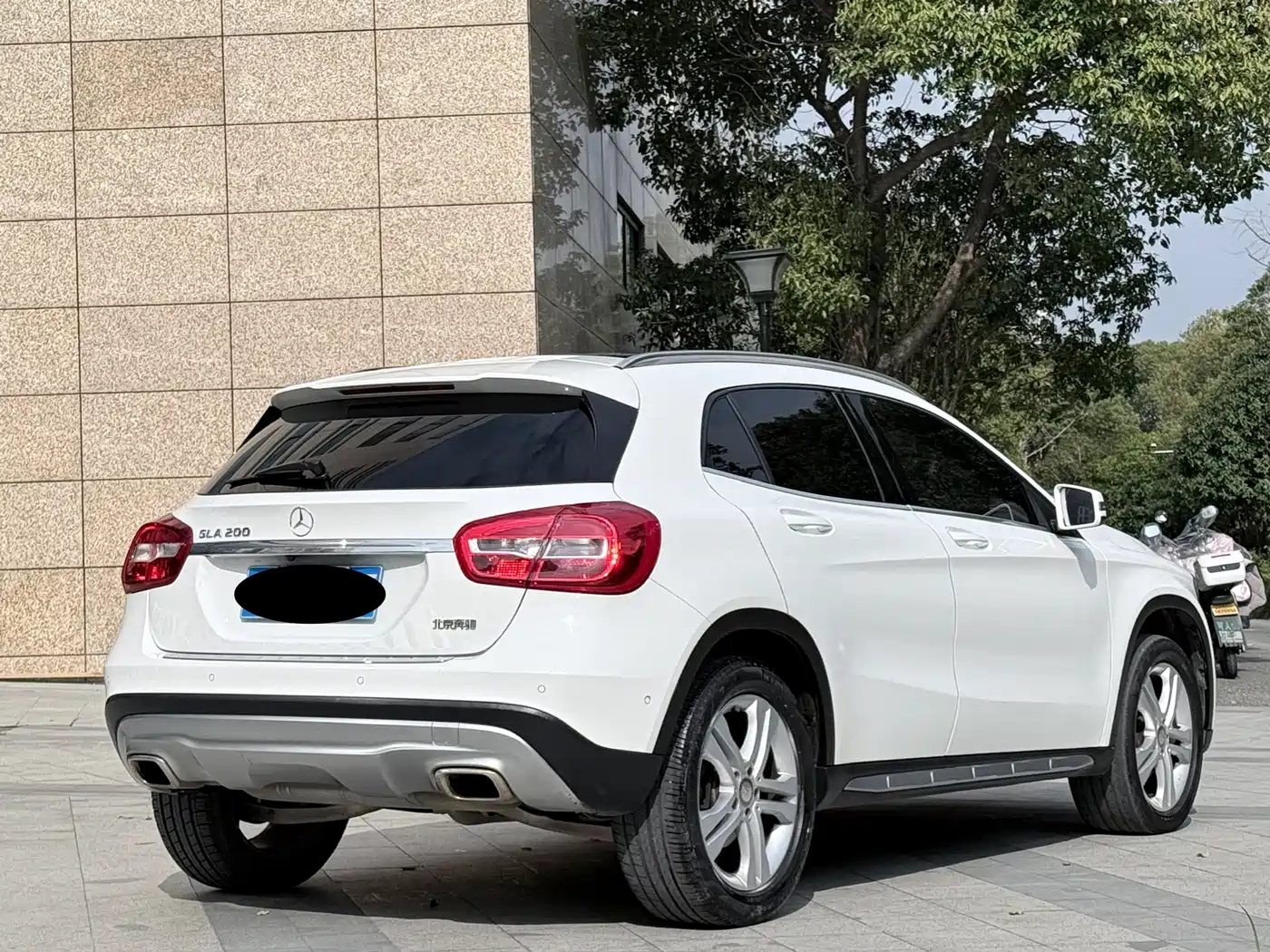 MERCEDES-BENZ GLA
