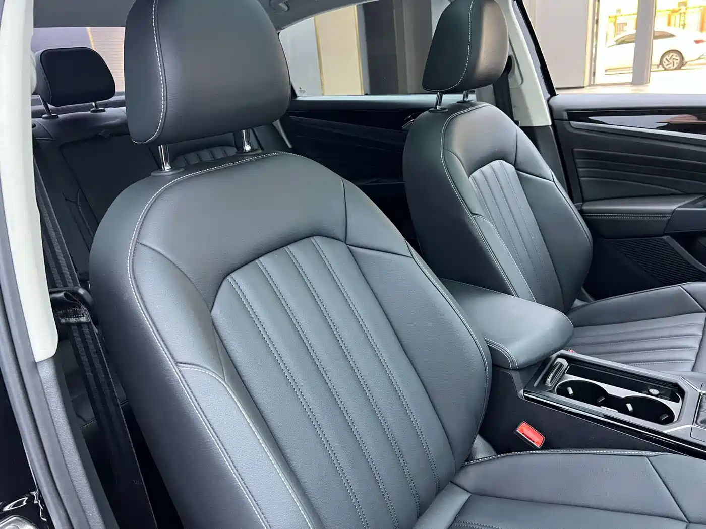 Volkswagen Passat 2022 280TSI Business Edition фото 17