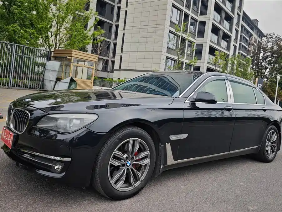 BMW 7 Series 2009 Model 740Li Leading Edition фото 2