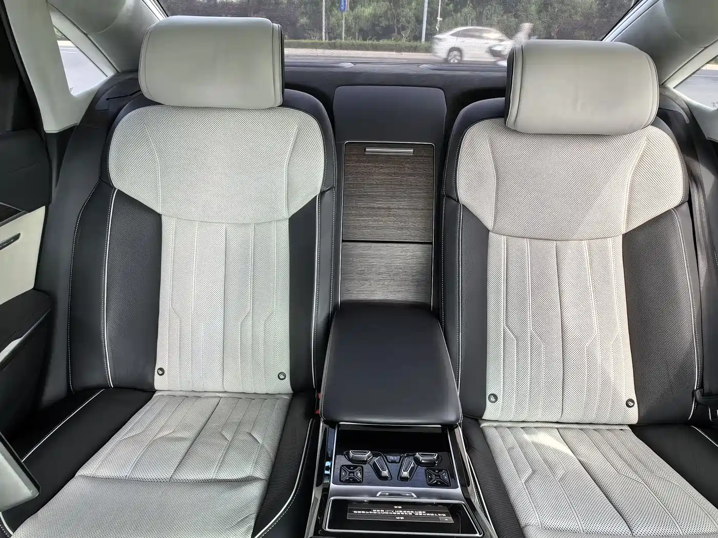 Фото 17 - Audi A8