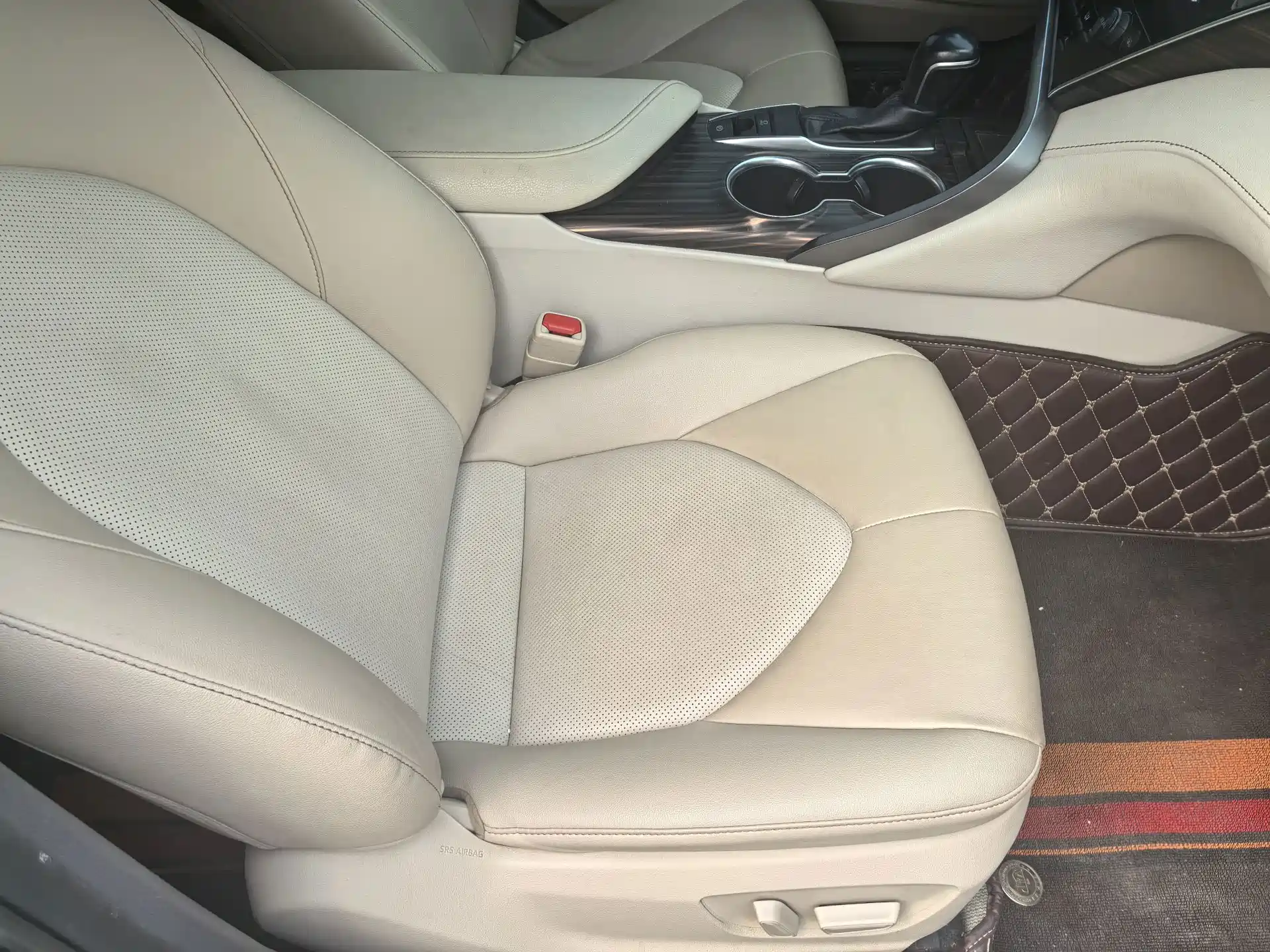 Фото 9 - Toyota Camry