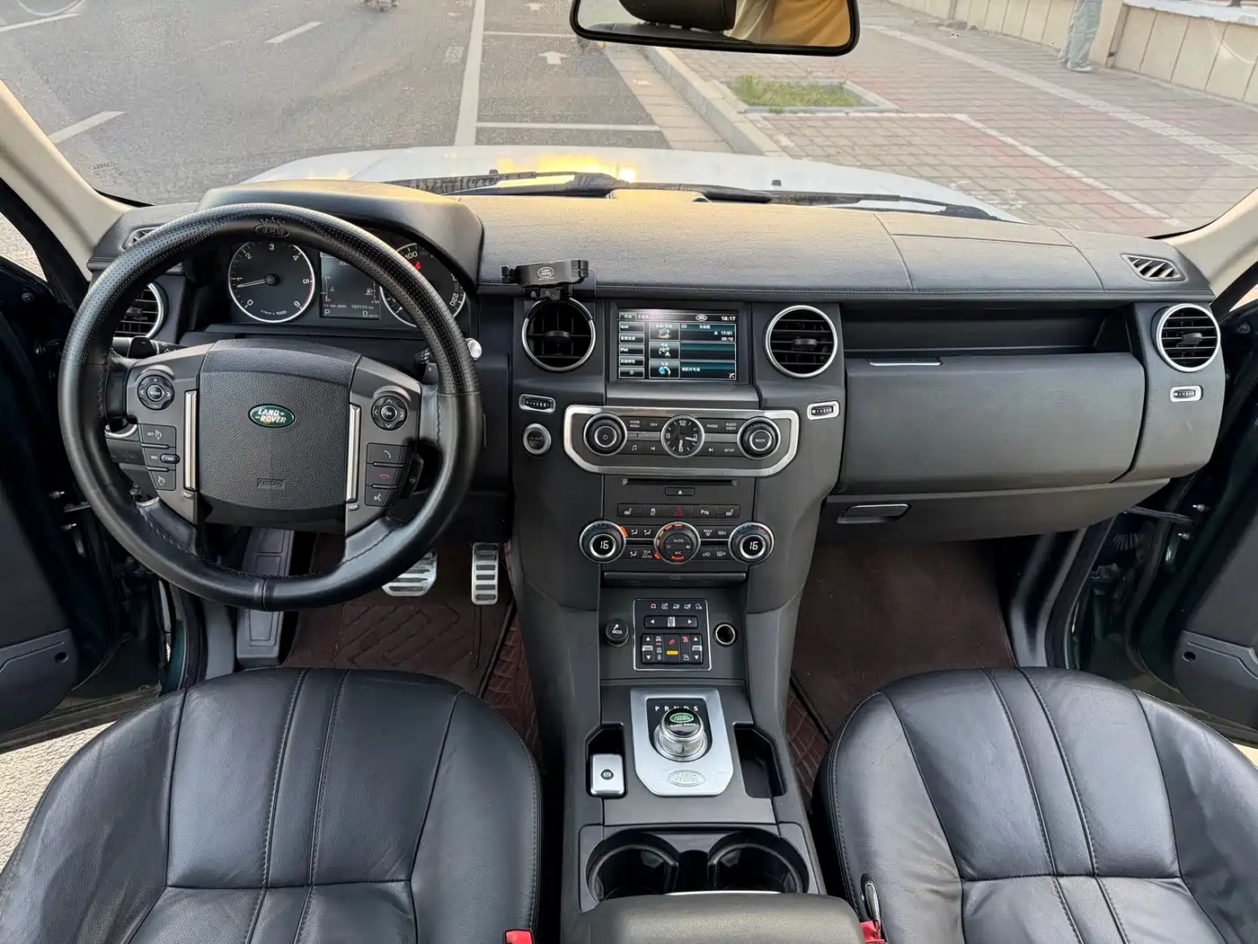 Land Rover Discovery 2013 3.0 SDV6 HSE Diesel фото 9
