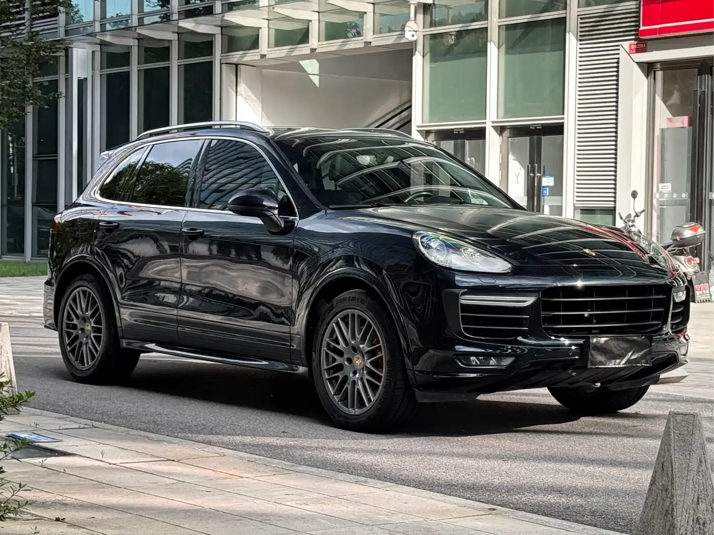 Photo 3 - Porsche Cayenne