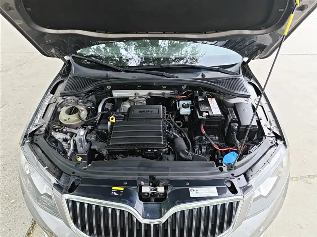 Škoda Octavia 2017 1.6L Automatic Smart Edition фото 20