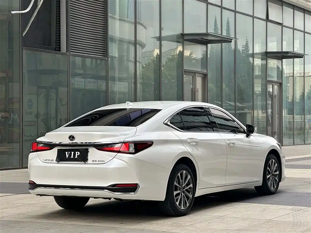 Lexus ES 2022 200 Excellence Edition фото 9