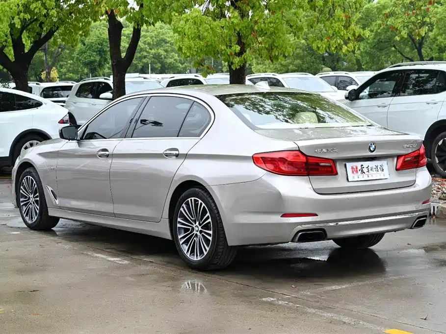 BMW 5 SERIES